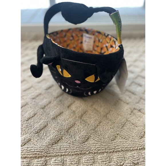 Other - Trick Treat Basket Black Cat Halloween Flipeez Candy Corn Pump Handle Tail Wags